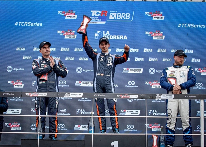O carro de corrida Avante N conquistou seu terceiro troféu de campeonato da temporada no 2023 TCR World Tour. [사진출처=현대차]