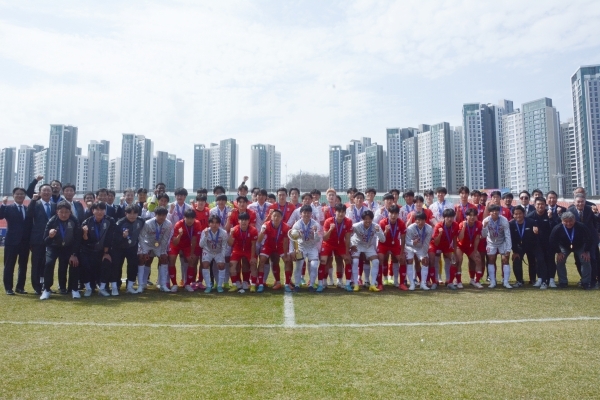 第23回デンソーカップ韓日大学サッカー定期戦が1800人以上の観客の熱い